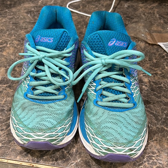 ASICS women’s gel nimbus 18.  I am sizing down.  They still have life in them! - Picture 2 of 6